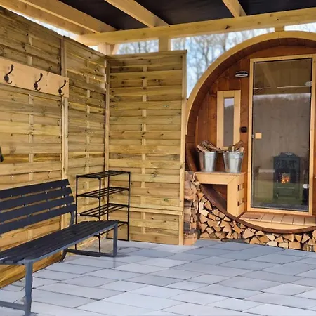 Apartmán Jacuzzi, Hot Tub, And Sauna Retreat Near Heviz Rezi