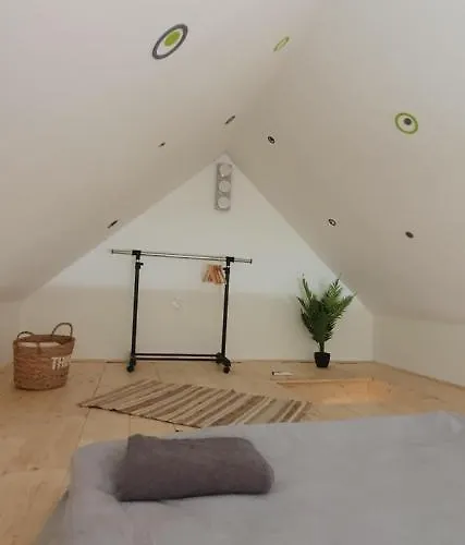 Jacuzzi, Hot Tub, And Sauna Retreat Near Heviz